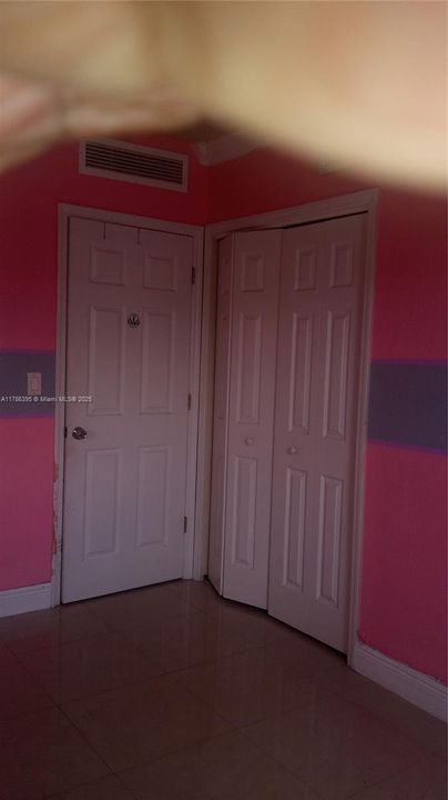 最近售出: $245,000 (2 贝兹, 2 浴室, 953 平方英尺)