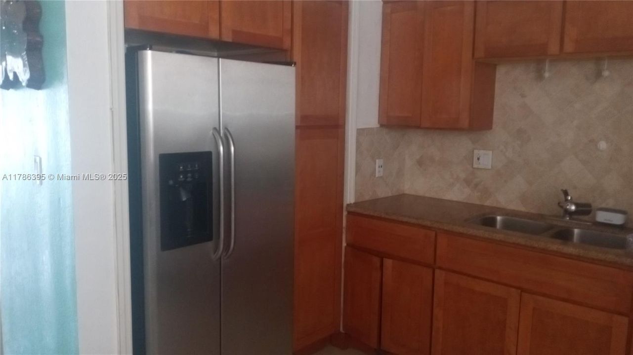 最近售出: $245,000 (2 贝兹, 2 浴室, 953 平方英尺)