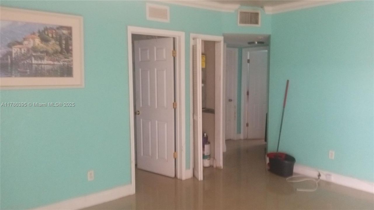 最近售出: $245,000 (2 贝兹, 2 浴室, 953 平方英尺)