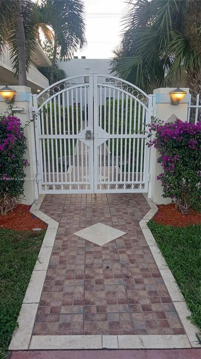 最近售出: $245,000 (2 贝兹, 2 浴室, 953 平方英尺)