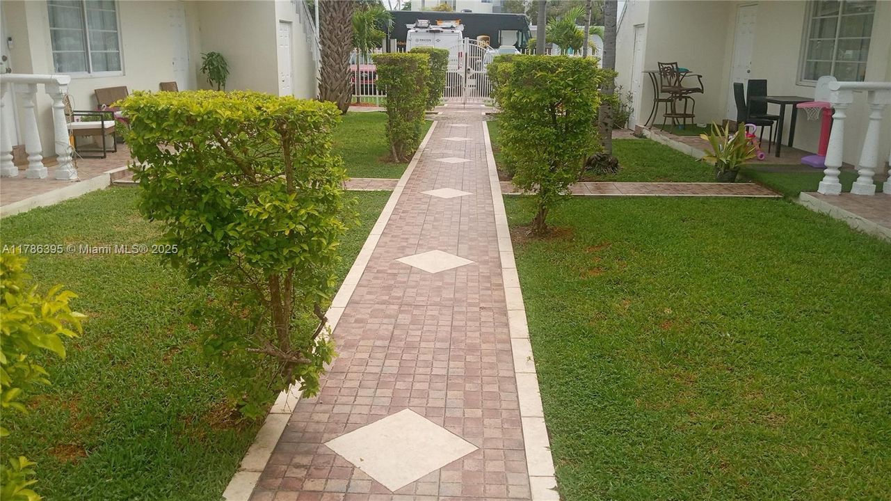 最近售出: $245,000 (2 贝兹, 2 浴室, 953 平方英尺)