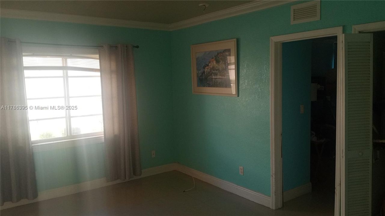 最近售出: $245,000 (2 贝兹, 2 浴室, 953 平方英尺)