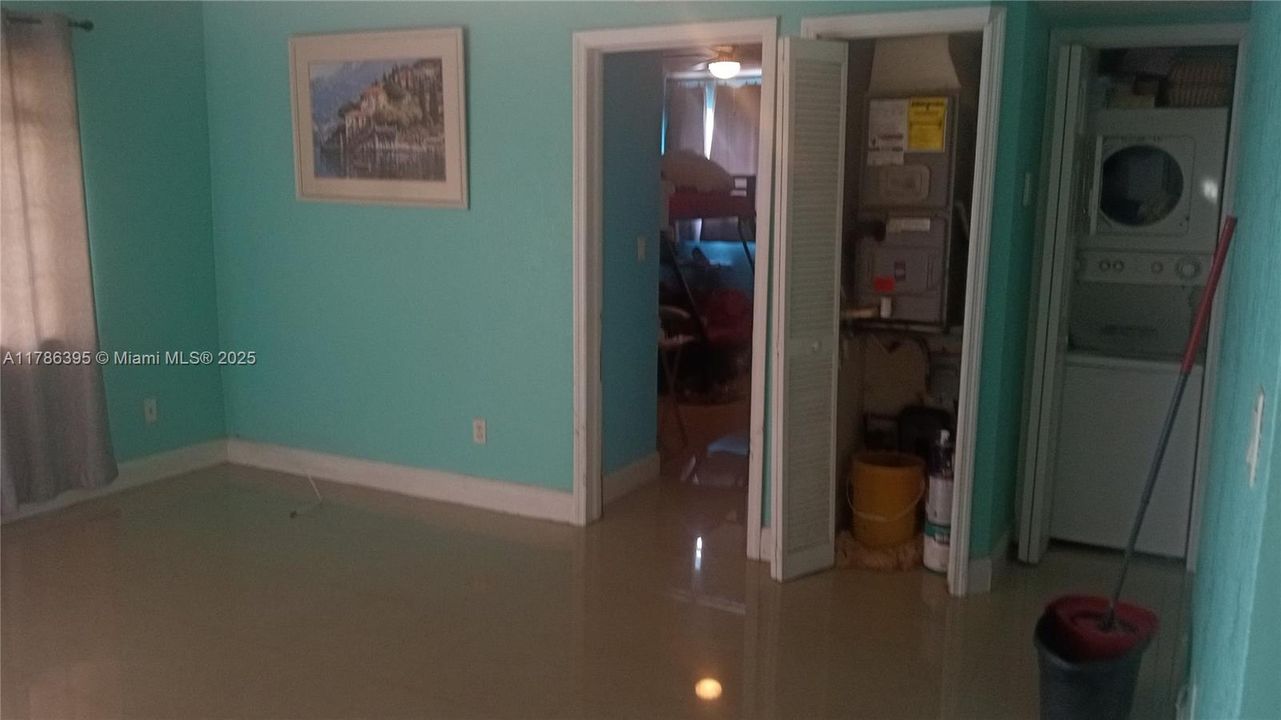 最近售出: $245,000 (2 贝兹, 2 浴室, 953 平方英尺)