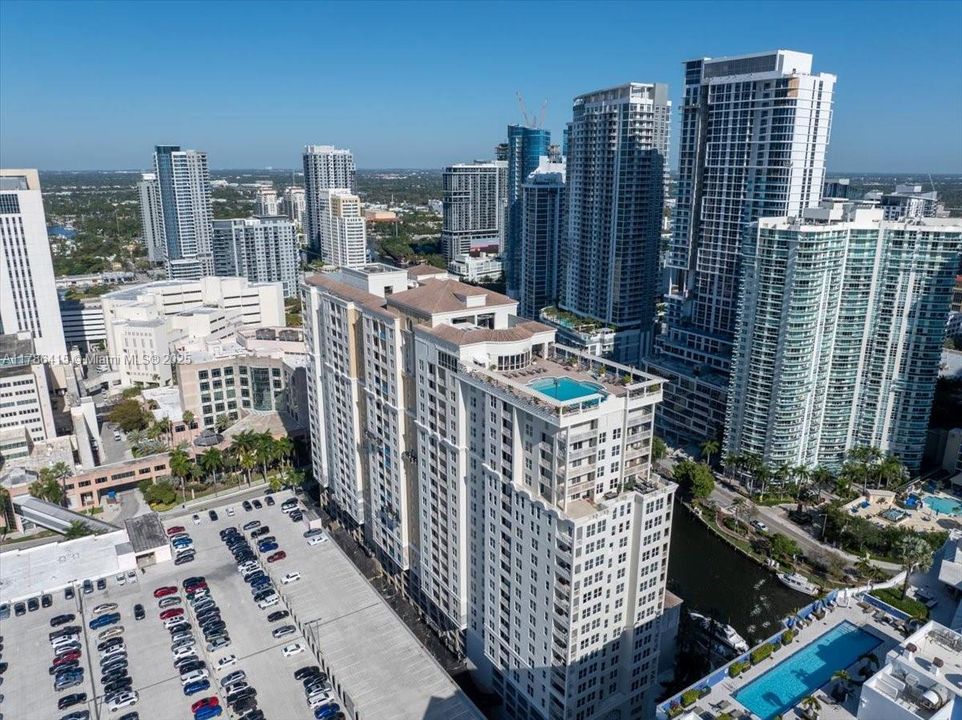 For Sale: $550,000 (2 beds, 2 baths, 1246 Square Feet)