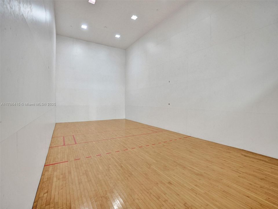 For Sale: $550,000 (2 beds, 2 baths, 1246 Square Feet)