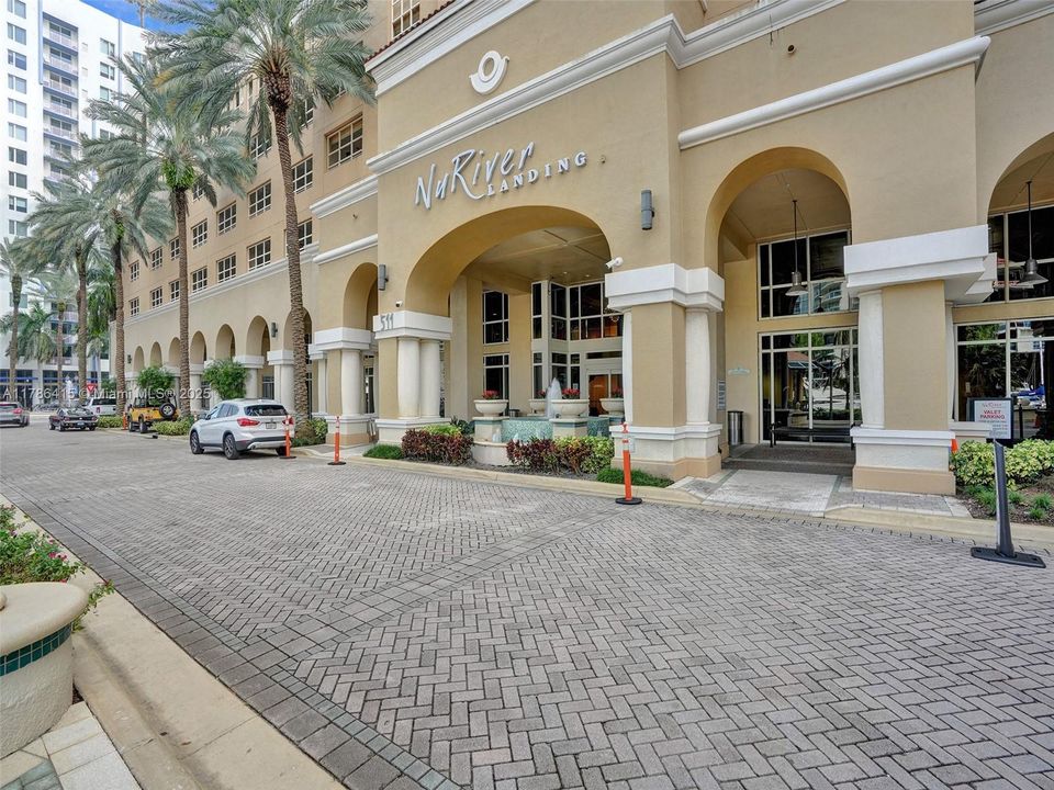 For Sale: $550,000 (2 beds, 2 baths, 1246 Square Feet)