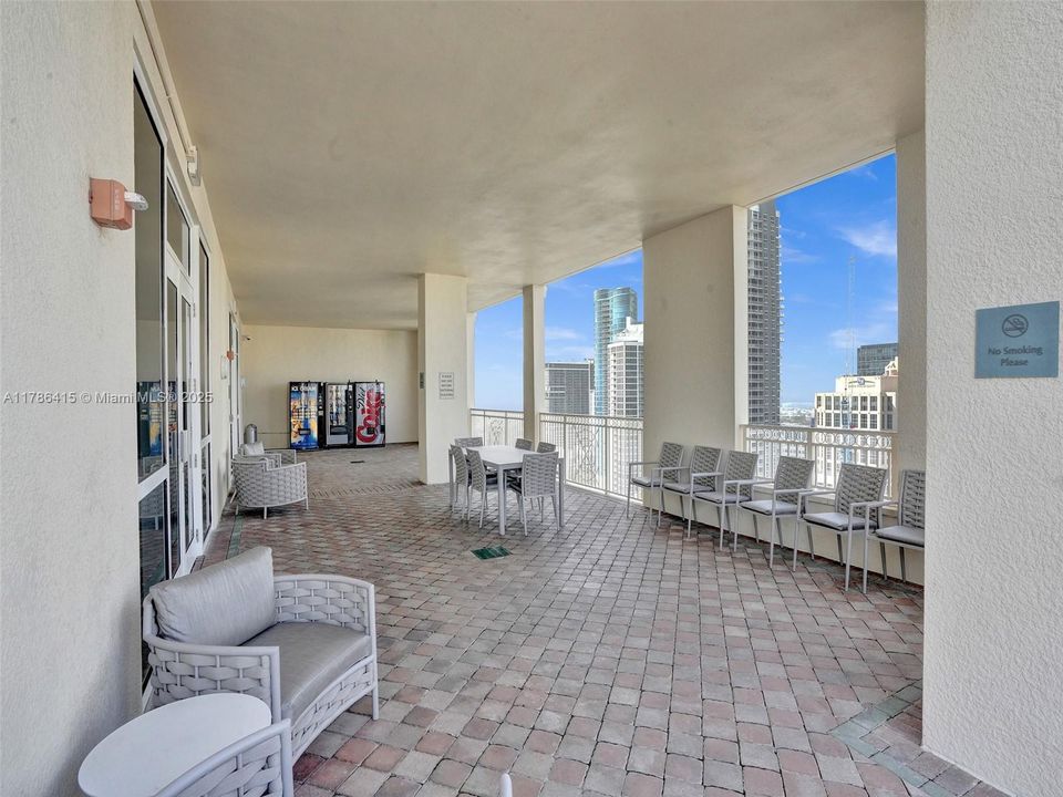 For Sale: $550,000 (2 beds, 2 baths, 1246 Square Feet)