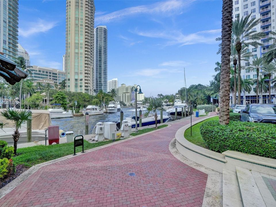 For Sale: $550,000 (2 beds, 2 baths, 1246 Square Feet)