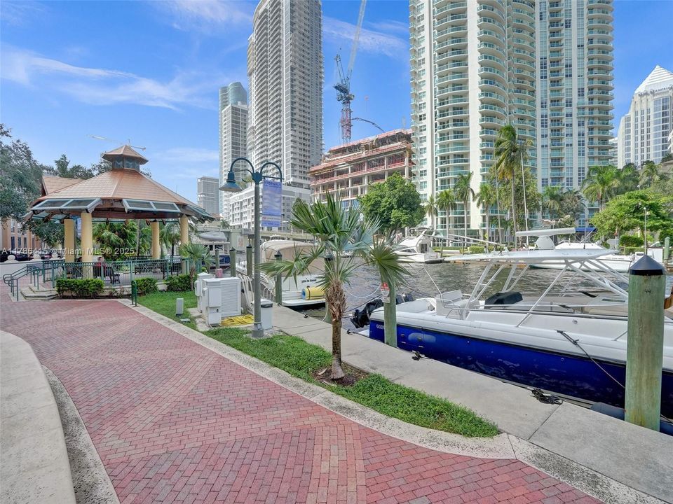 For Sale: $550,000 (2 beds, 2 baths, 1246 Square Feet)