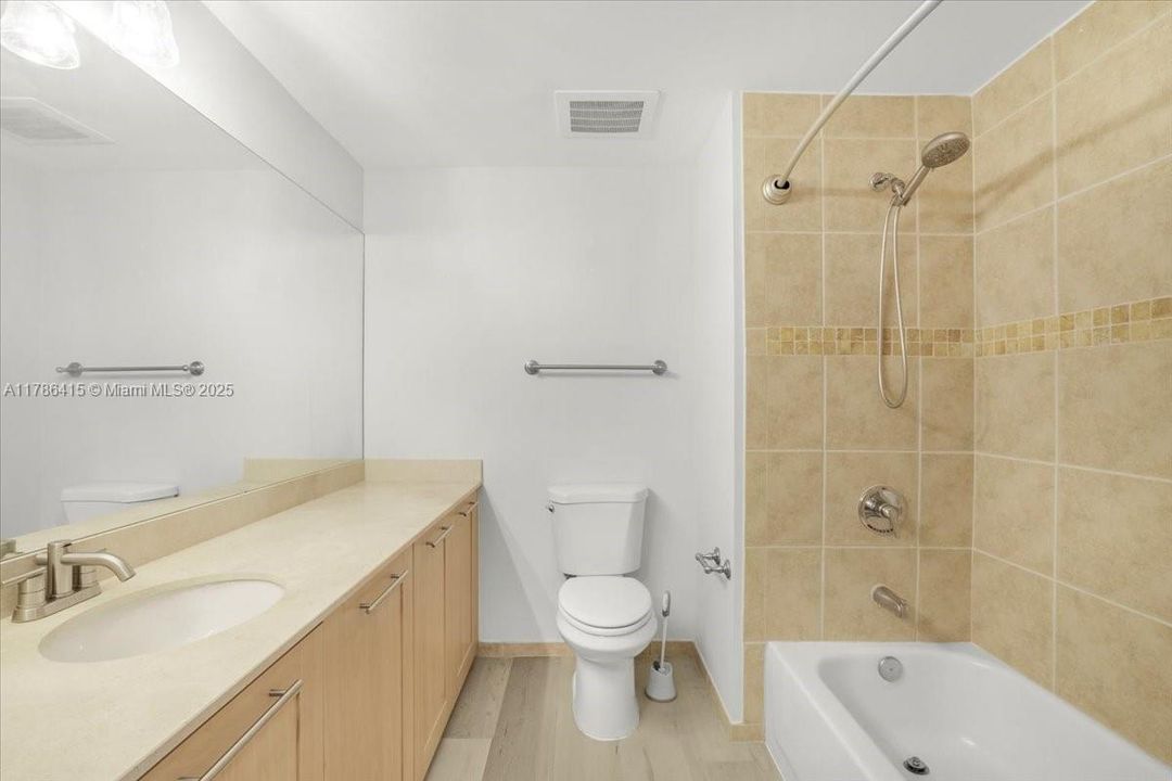 For Sale: $550,000 (2 beds, 2 baths, 1246 Square Feet)