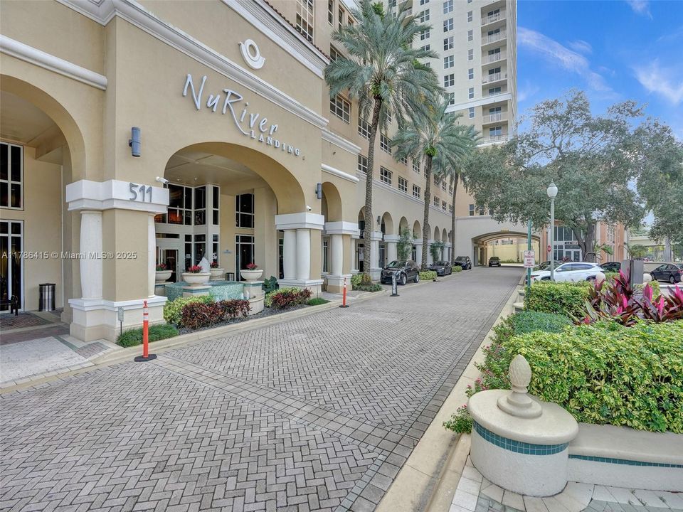 For Sale: $550,000 (2 beds, 2 baths, 1246 Square Feet)