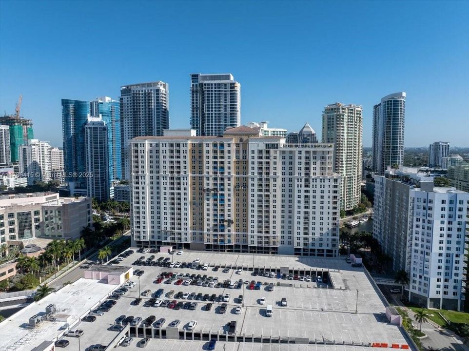 For Sale: $550,000 (2 beds, 2 baths, 1246 Square Feet)