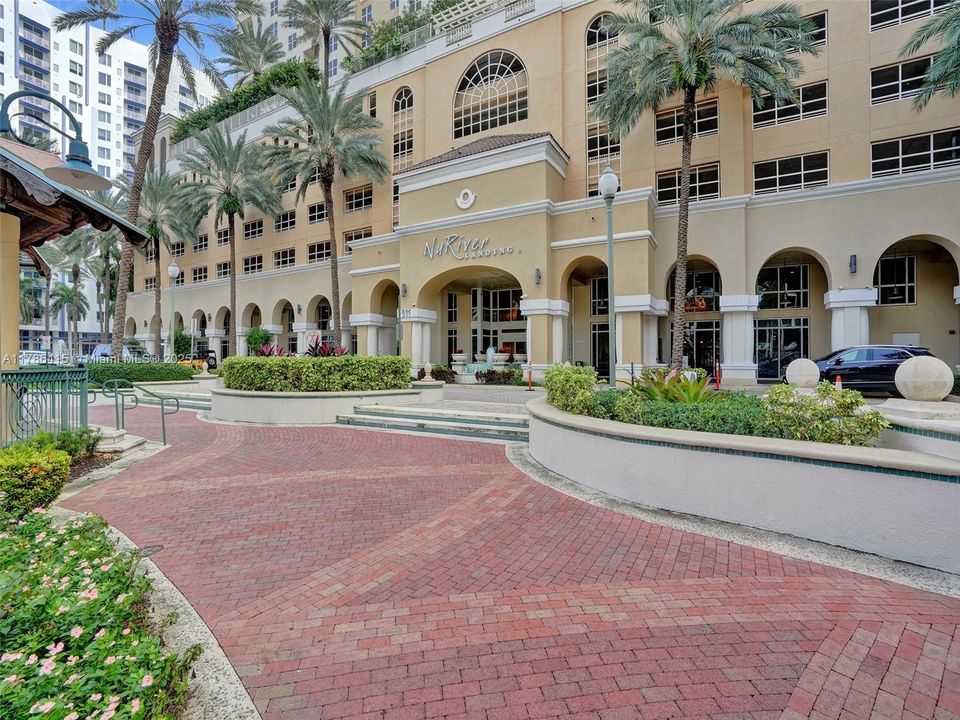 For Sale: $550,000 (2 beds, 2 baths, 1246 Square Feet)
