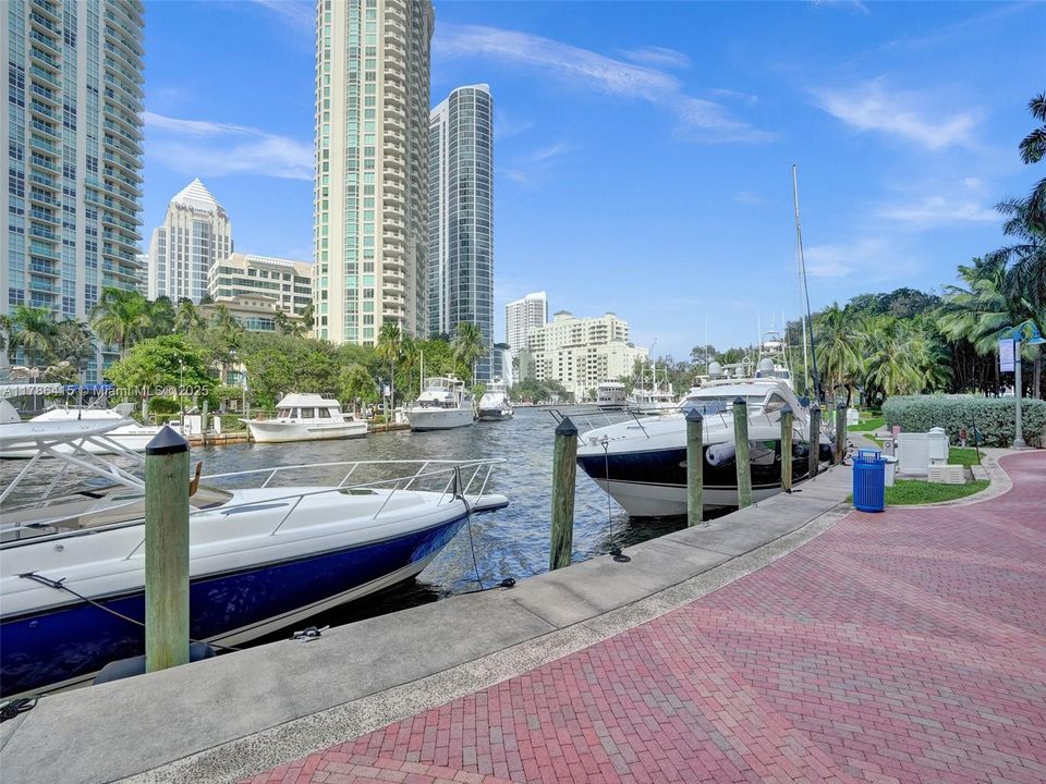 For Sale: $550,000 (2 beds, 2 baths, 1246 Square Feet)