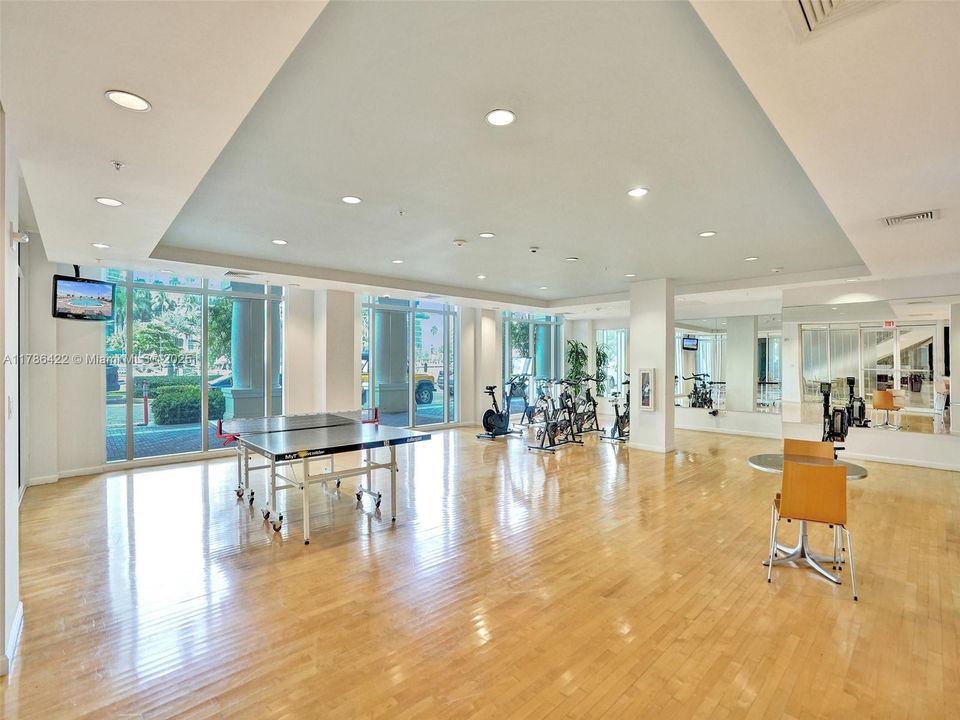 Recently Rented: $3,300 (2 beds, 2 baths, 1246 Square Feet)