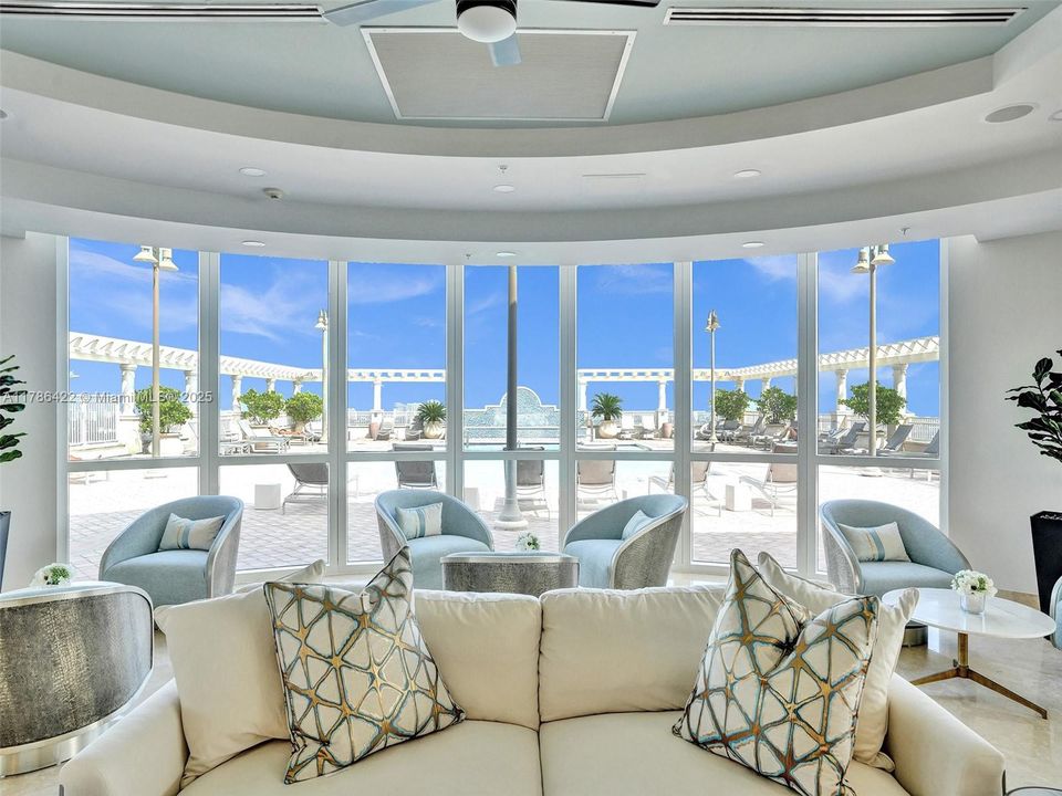 Recently Rented: $3,300 (2 beds, 2 baths, 1246 Square Feet)