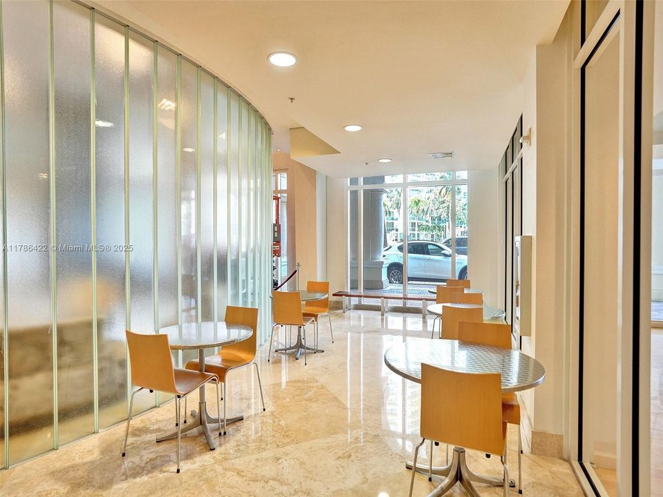 Recently Rented: $3,300 (2 beds, 2 baths, 1246 Square Feet)