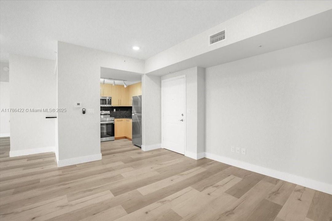 Recently Rented: $3,300 (2 beds, 2 baths, 1246 Square Feet)