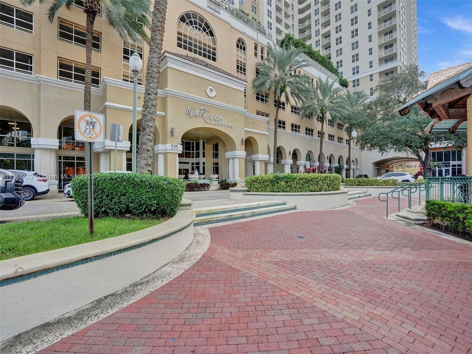 Recently Rented: $3,300 (2 beds, 2 baths, 1246 Square Feet)