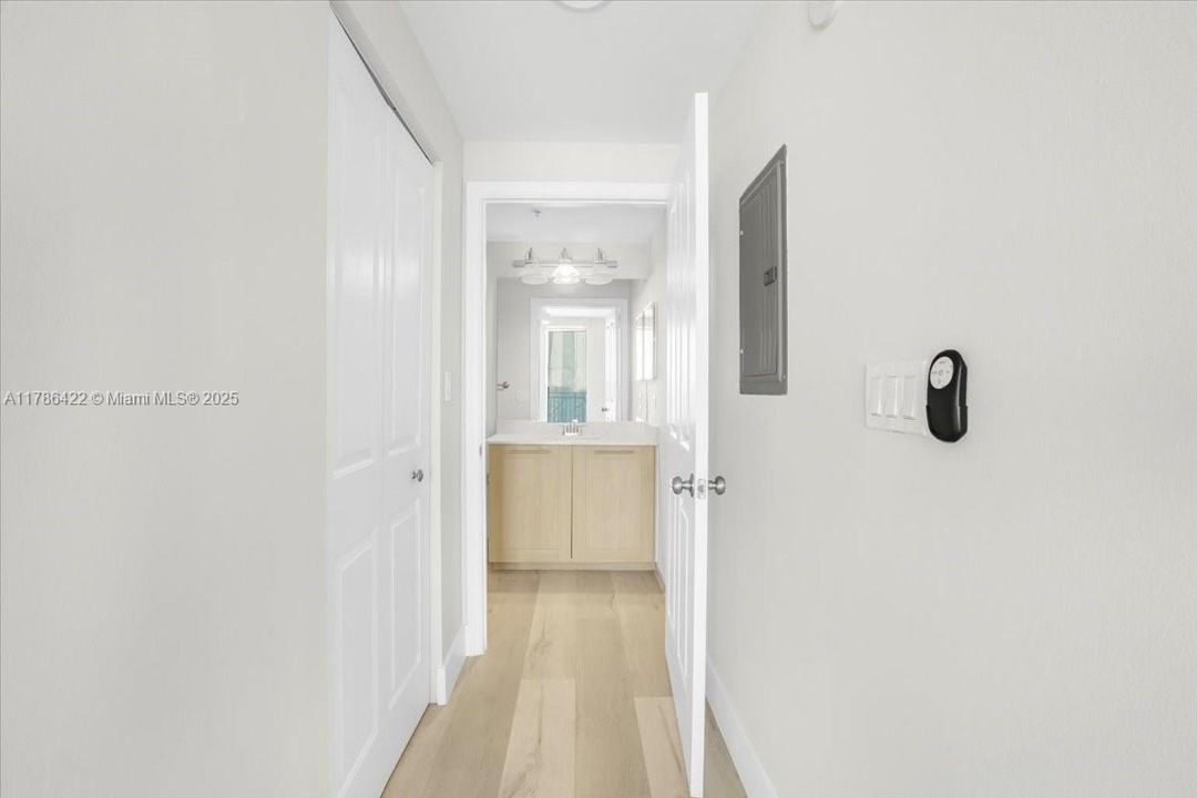 Recently Rented: $3,300 (2 beds, 2 baths, 1246 Square Feet)