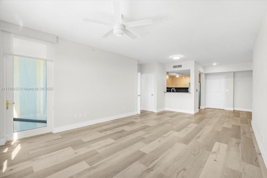 Recently Rented: $3,300 (2 beds, 2 baths, 1246 Square Feet)