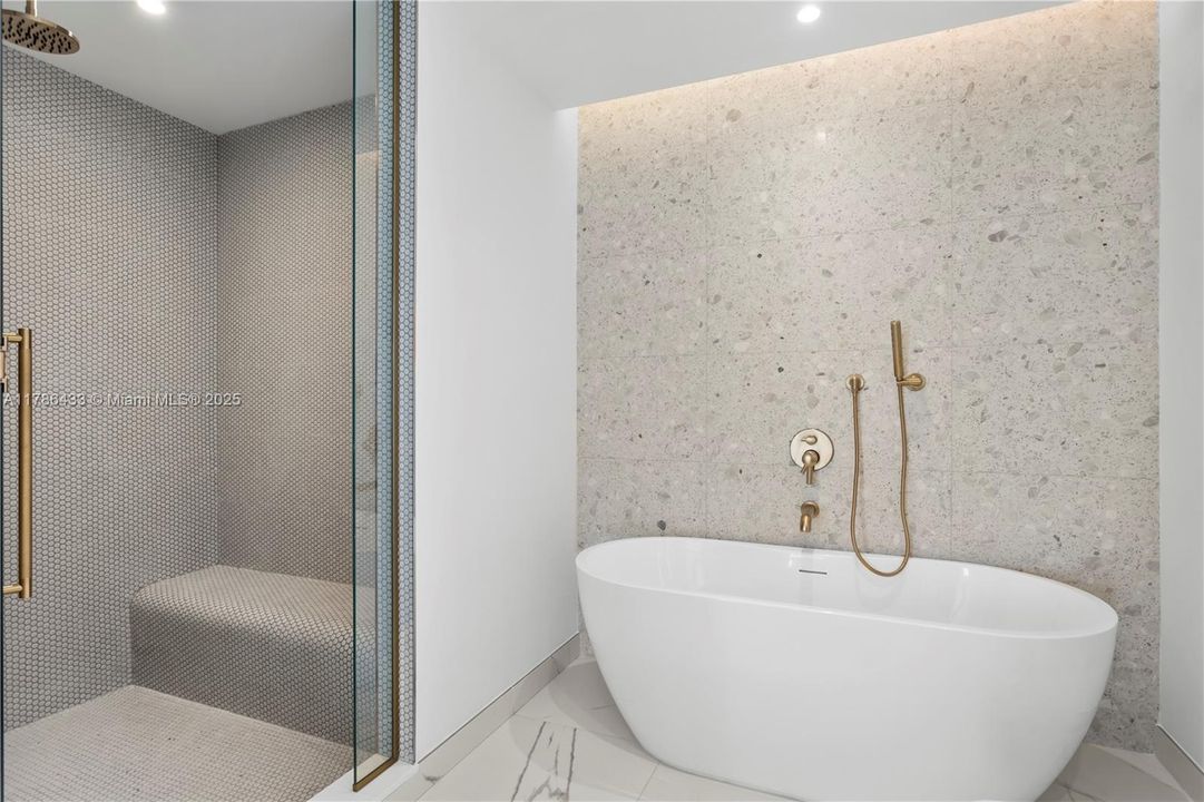 En Venta: $4,250,000 (3 camas, 3 baños, 1841 Pies cuadrados)