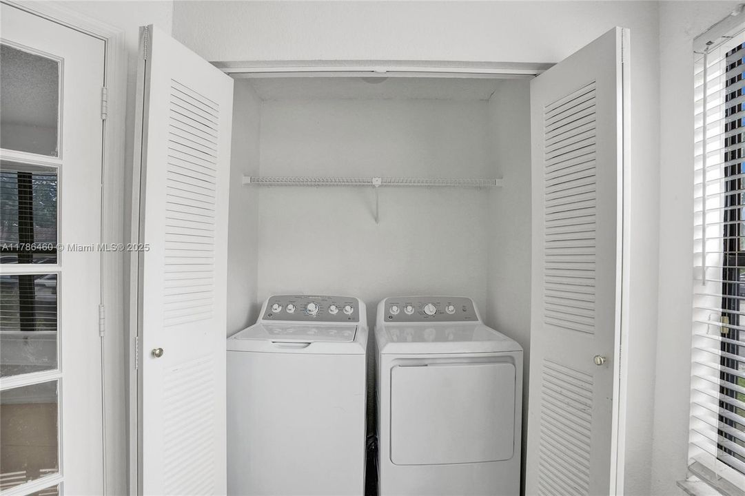 For Sale: $220,000 (1 beds, 1 baths, 805 Square Feet)