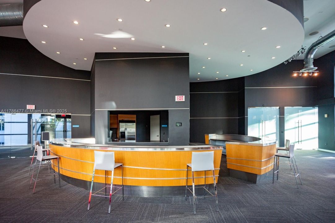 待售: $940,000 (2 贝兹, 2 浴室, 1376 平方英尺)