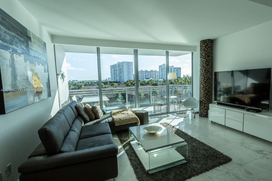 待售: $940,000 (2 贝兹, 2 浴室, 1376 平方英尺)