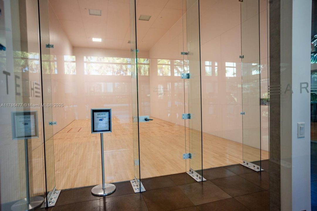 待售: $940,000 (2 贝兹, 2 浴室, 1376 平方英尺)