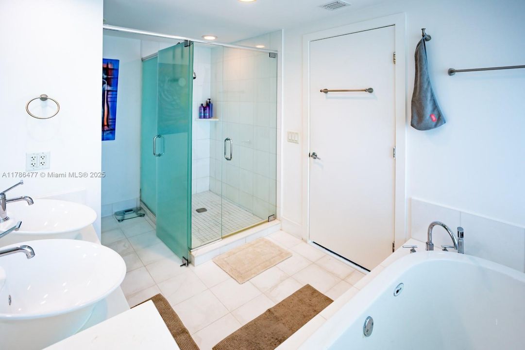 待售: $940,000 (2 贝兹, 2 浴室, 1376 平方英尺)