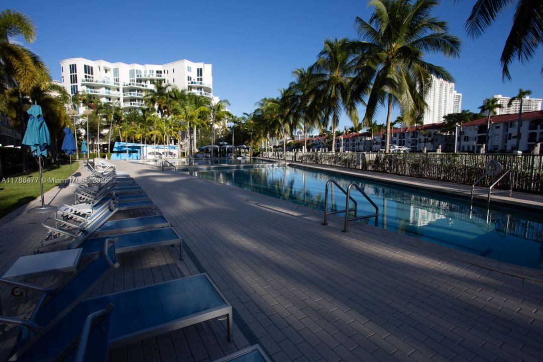 待售: $940,000 (2 贝兹, 2 浴室, 1376 平方英尺)