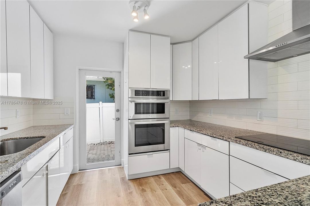 最近售出: $1,390,000 (3 贝兹, 2 浴室, 1186 平方英尺)