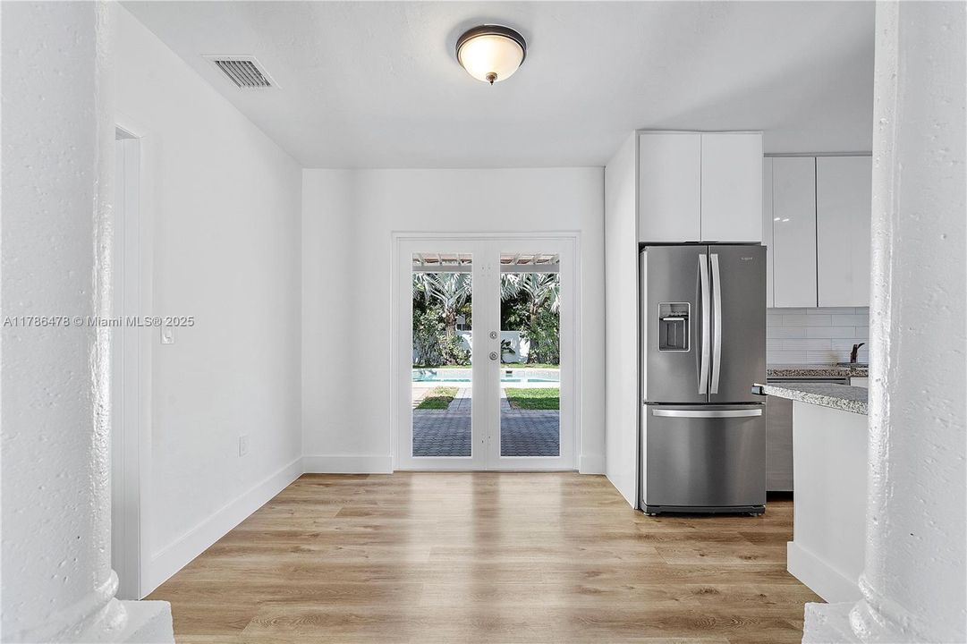 最近售出: $1,390,000 (3 贝兹, 2 浴室, 1186 平方英尺)