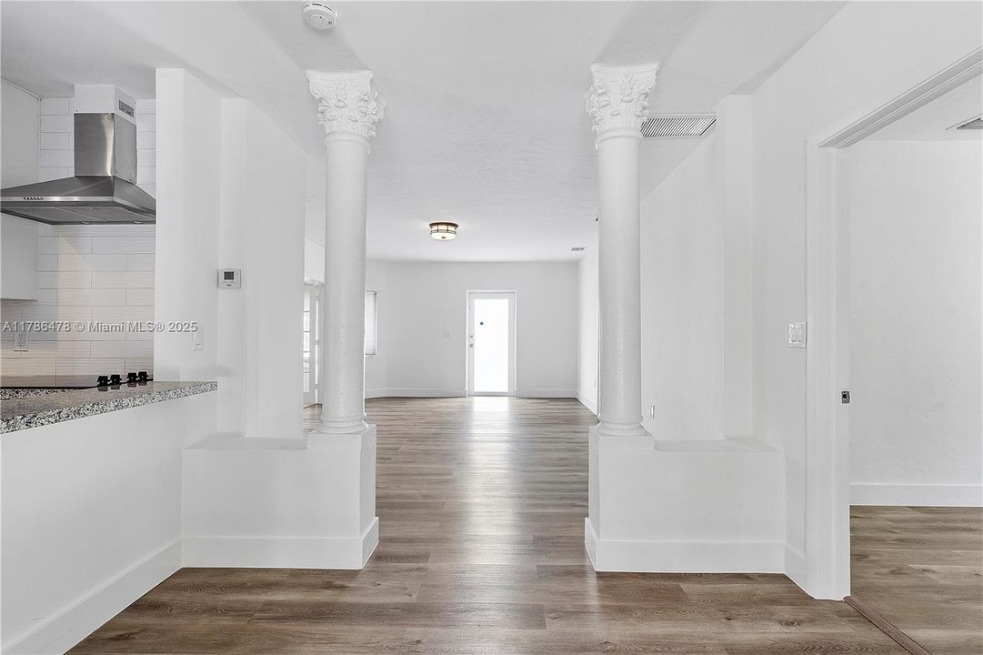 最近售出: $1,390,000 (3 贝兹, 2 浴室, 1186 平方英尺)