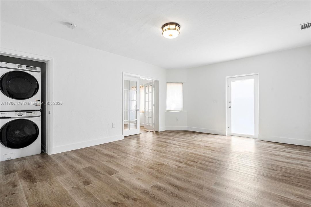 最近售出: $1,390,000 (3 贝兹, 2 浴室, 1186 平方英尺)