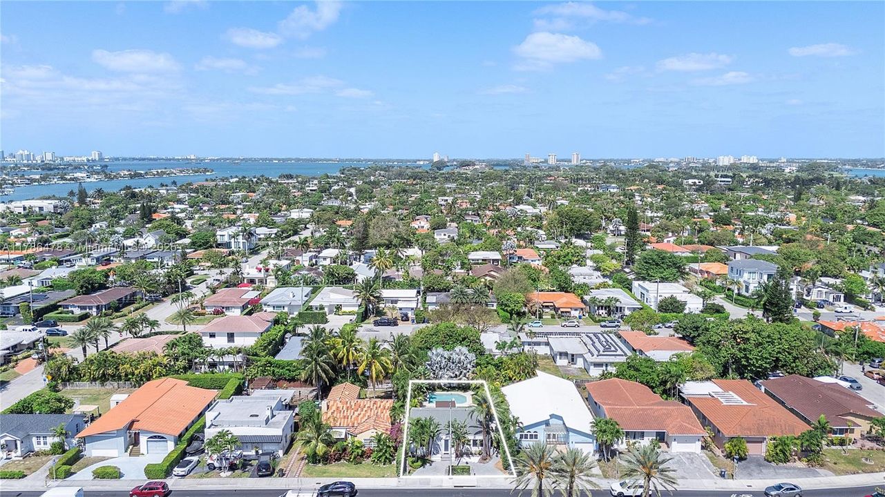 最近售出: $1,390,000 (3 贝兹, 2 浴室, 1186 平方英尺)