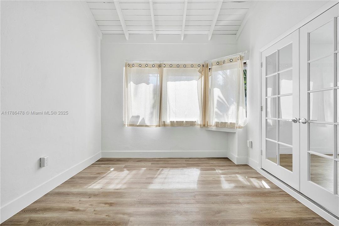 最近售出: $1,390,000 (3 贝兹, 2 浴室, 1186 平方英尺)