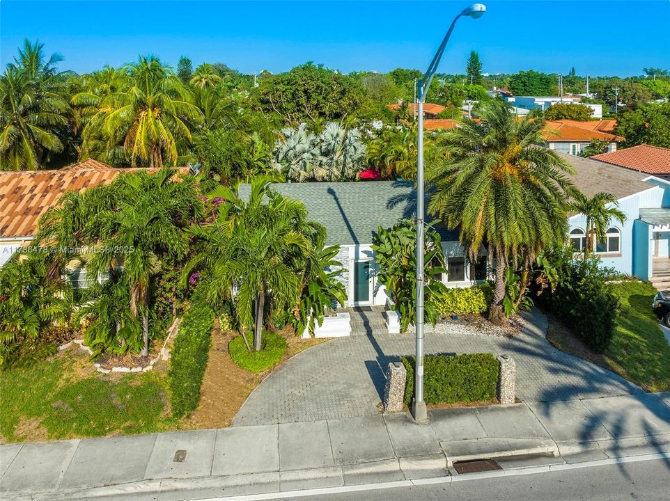 最近售出: $1,390,000 (3 贝兹, 2 浴室, 1186 平方英尺)