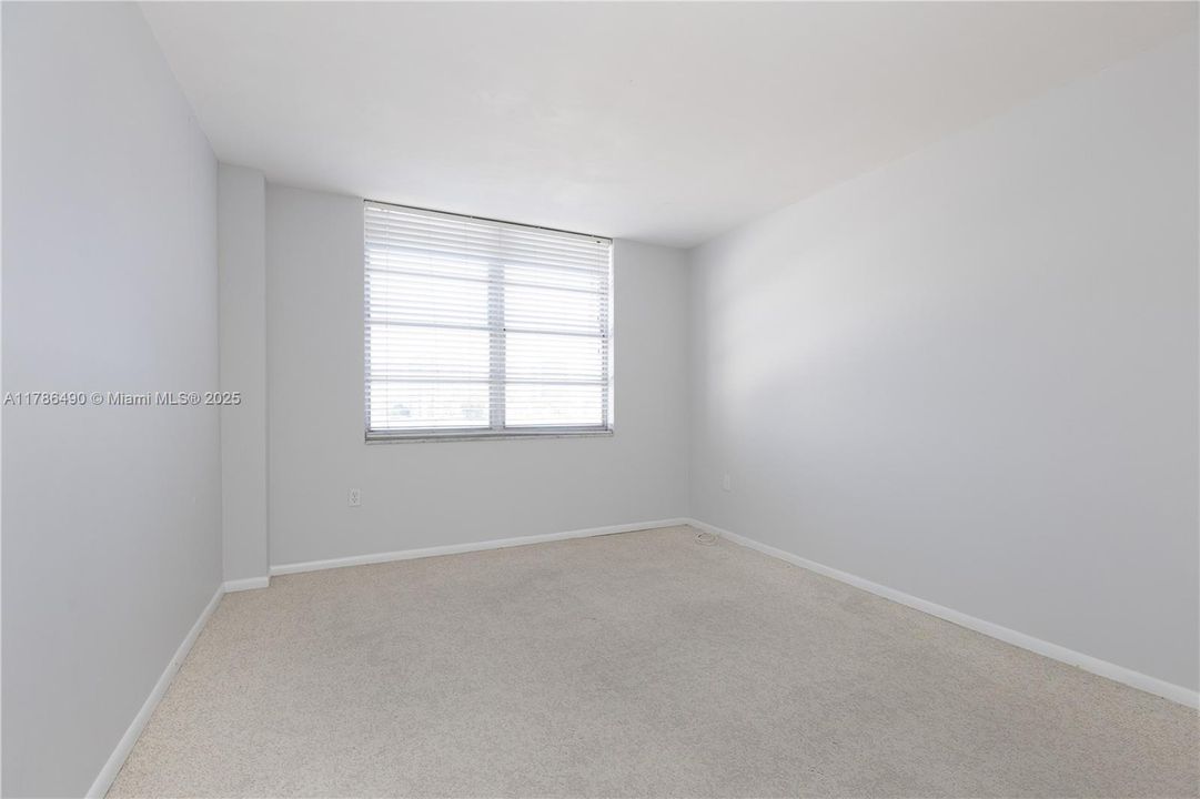 待售: $209,000 (2 贝兹, 2 浴室, 1268 平方英尺)