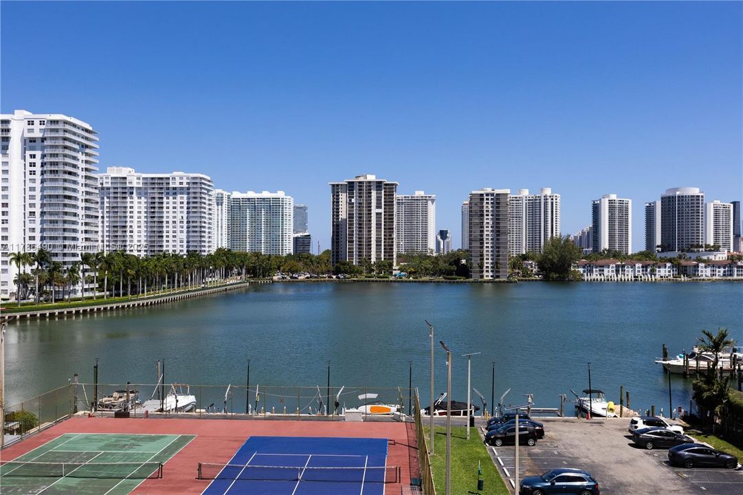 待售: $209,000 (2 贝兹, 2 浴室, 1268 平方英尺)