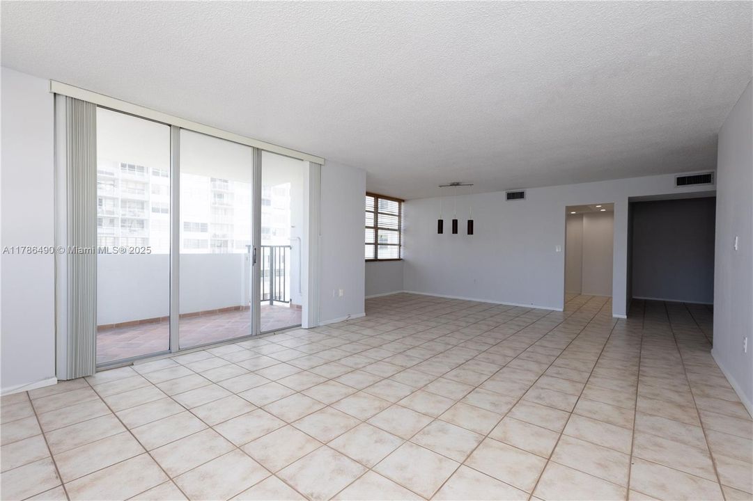 待售: $209,000 (2 贝兹, 2 浴室, 1268 平方英尺)