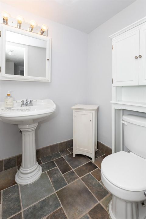 待售: $209,000 (2 贝兹, 2 浴室, 1268 平方英尺)