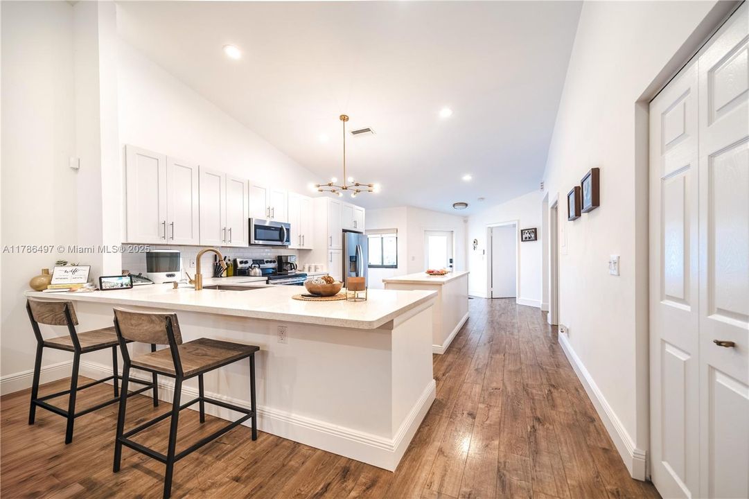 Recently Sold: $435,000 (3 beds, 2 baths, 1378 Square Feet)