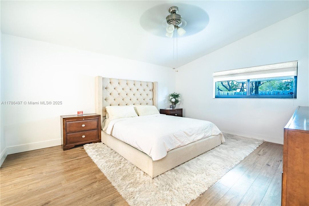 Recently Sold: $435,000 (3 beds, 2 baths, 1378 Square Feet)