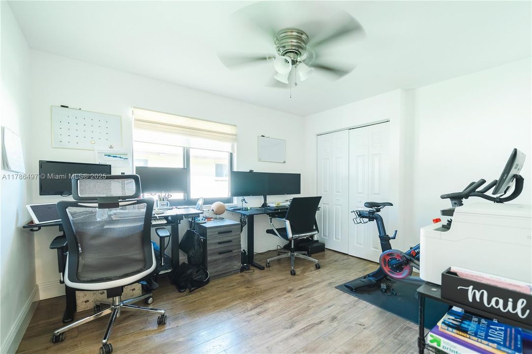 Recently Sold: $435,000 (3 beds, 2 baths, 1378 Square Feet)