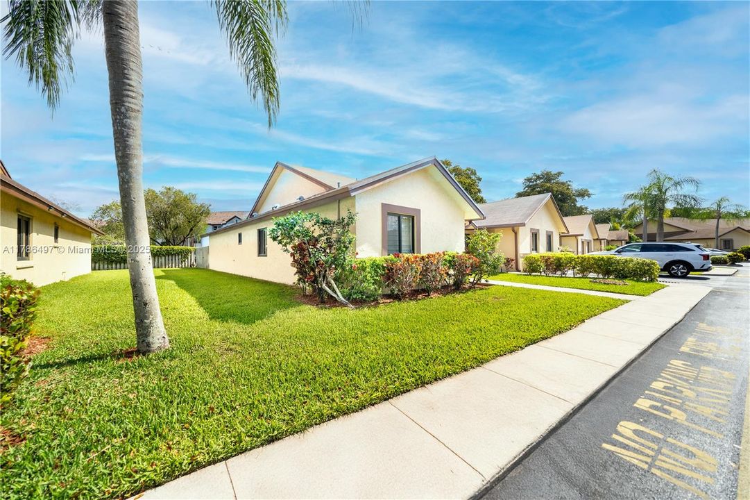 Recently Sold: $435,000 (3 beds, 2 baths, 1378 Square Feet)