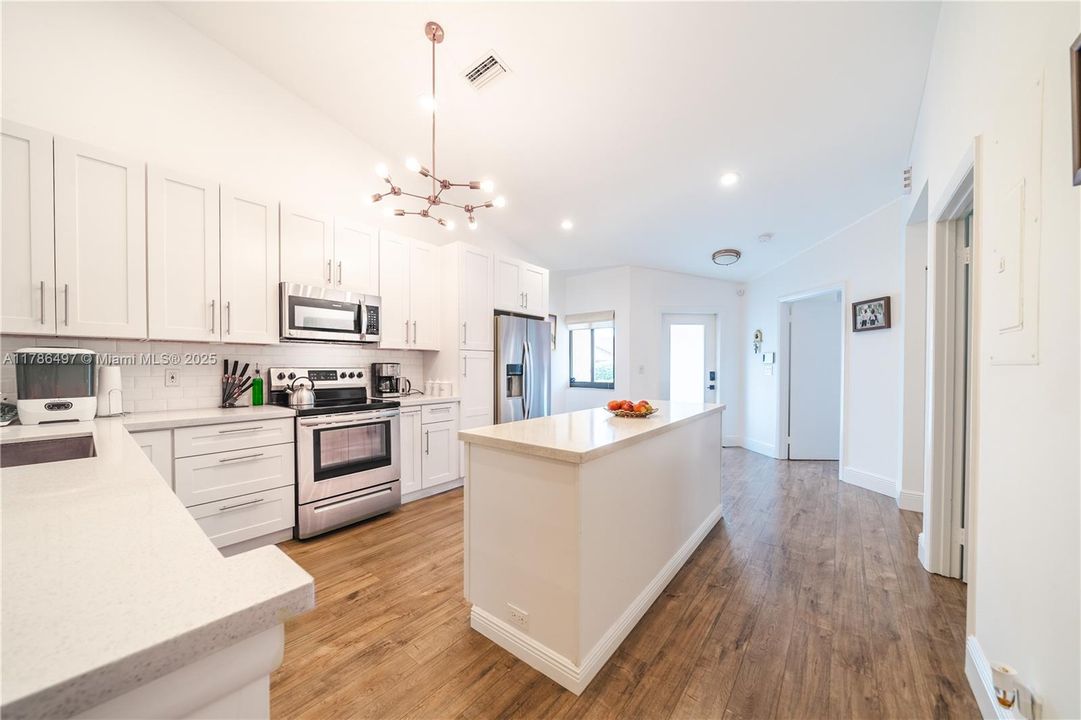 Recently Sold: $435,000 (3 beds, 2 baths, 1378 Square Feet)