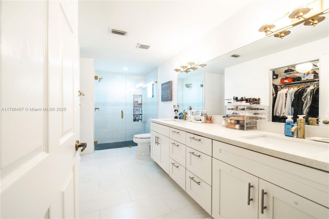 Recently Sold: $435,000 (3 beds, 2 baths, 1378 Square Feet)