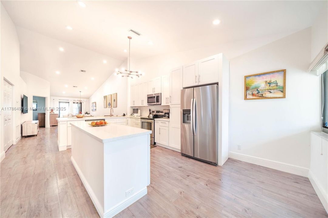 Recently Sold: $435,000 (3 beds, 2 baths, 1378 Square Feet)